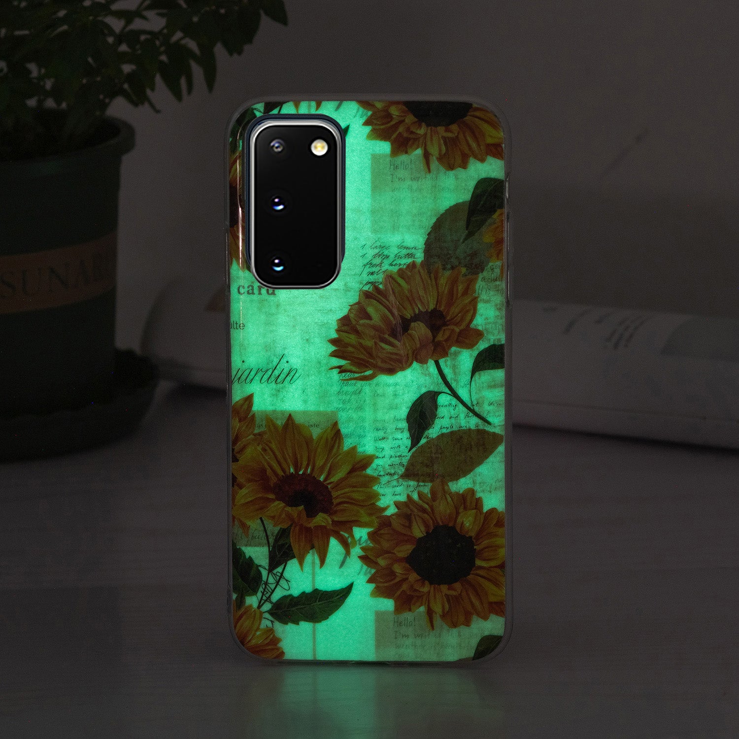 Glow in The Dark Noctilucent Shockproof Lightweight Soft TPU Cover Cell Phone Case for Samsung Galaxy S20 4G/S20 5G - Sunflower