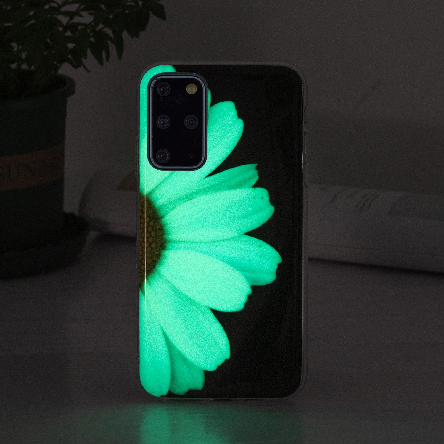 Noctilucent Lightweight Slim Stylish Soft TPU Glow in The Dark Cover Shockproof Cell Phone Case for Samsung Galaxy S20 Plus 4G/5G - Daisy