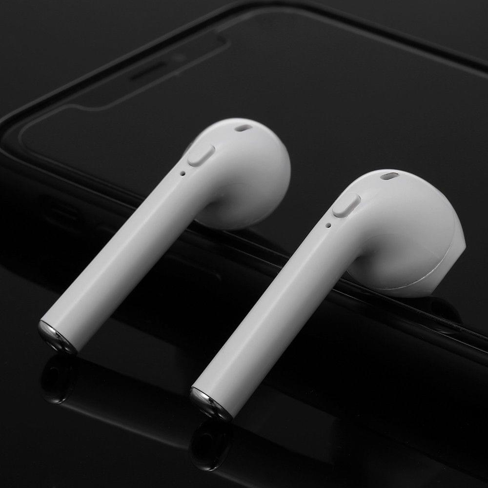 i11 True Wireless Bluetooth 5.0 Earphones In-ear TWS Headphones with Mic with On-the-go Charging Case Sport Headset Earphones True Wireless