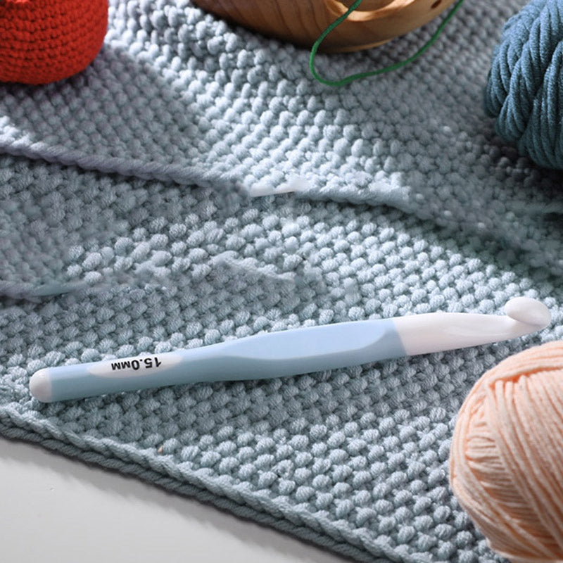 CH138-2 1Pc 15mm Plastic Knitting Needle with Soft Handle Yarn Crochet Needle Weaving Crochet Hook Needles DIY Craft Tool - Blue