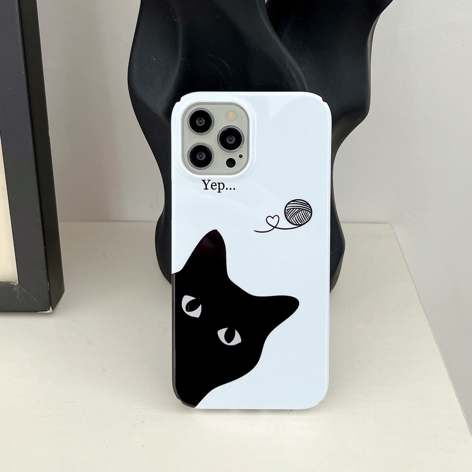 Uniqkart for iPhone 12 Pro Max 6.7 inch Hard PC Phone Case Pattern Printing Protective Glossy Phone Shell - Wool Black Cat